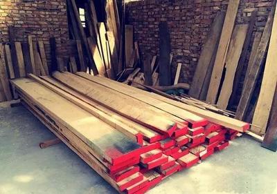 探訪實(shí)木家具廠 從木材銷(xiāo)售到匠心成器，原來(lái)做家具有這么多學(xué)問(wèn)